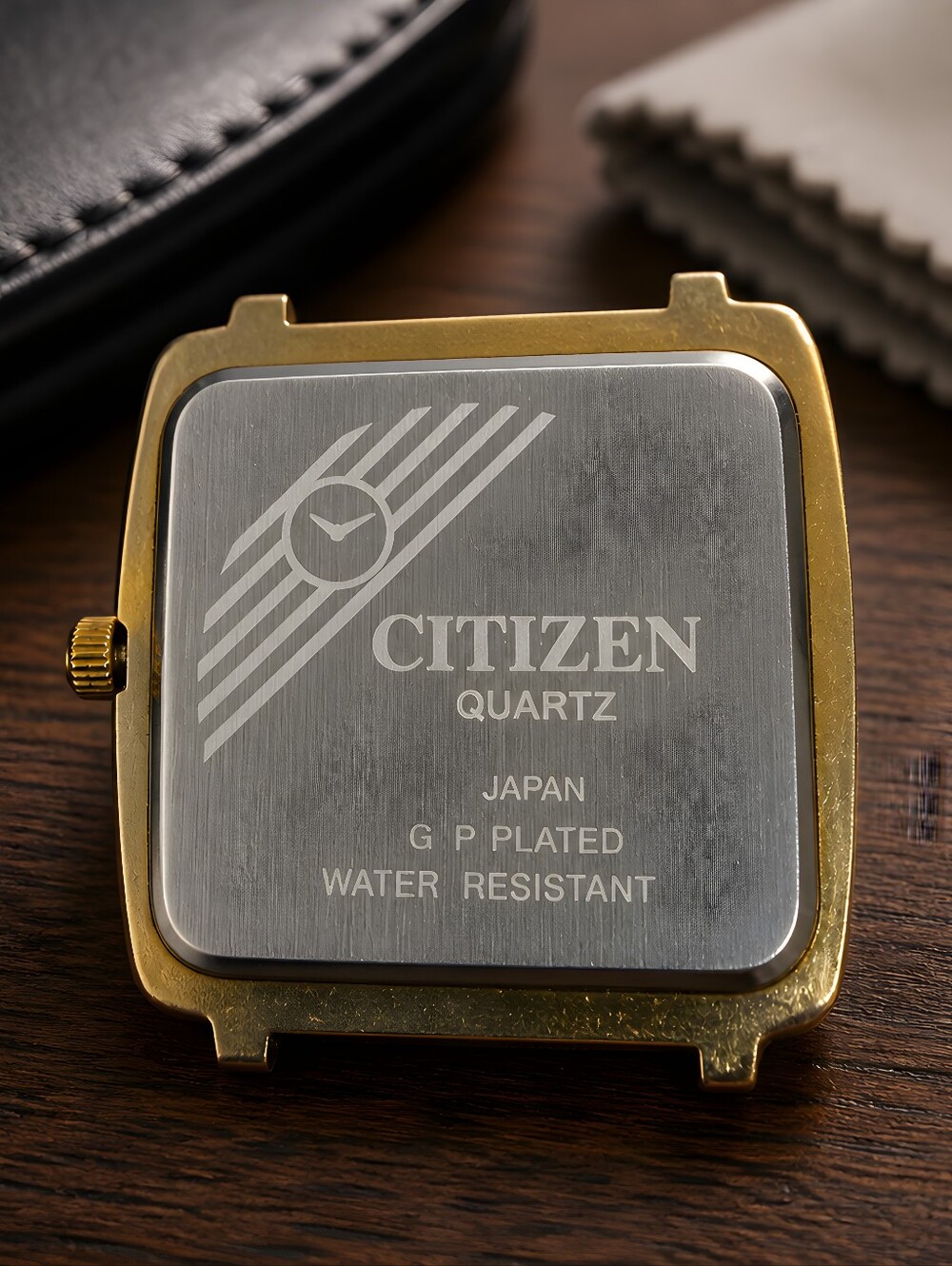 Citizen Quartz dress watch featuring a gold-tone rectangular "tank" Battery Work - Picture 4 of 8